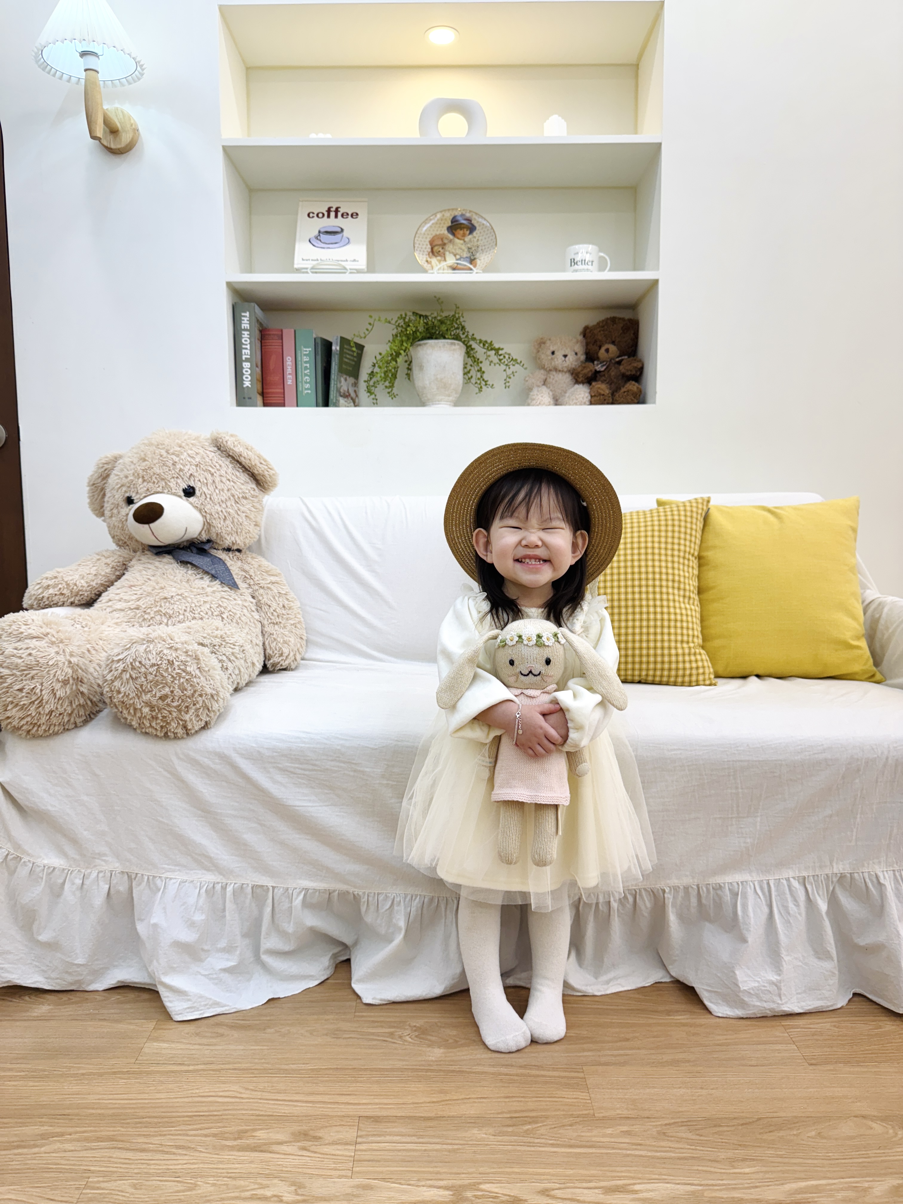 스튜디오에서 촬영한 4k영상 & 사진 드립니다.  4